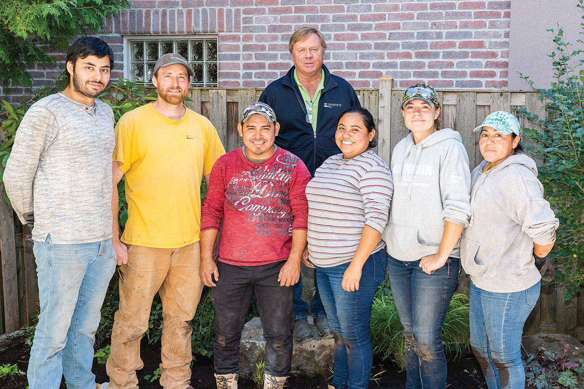 Yards Unlimited crew