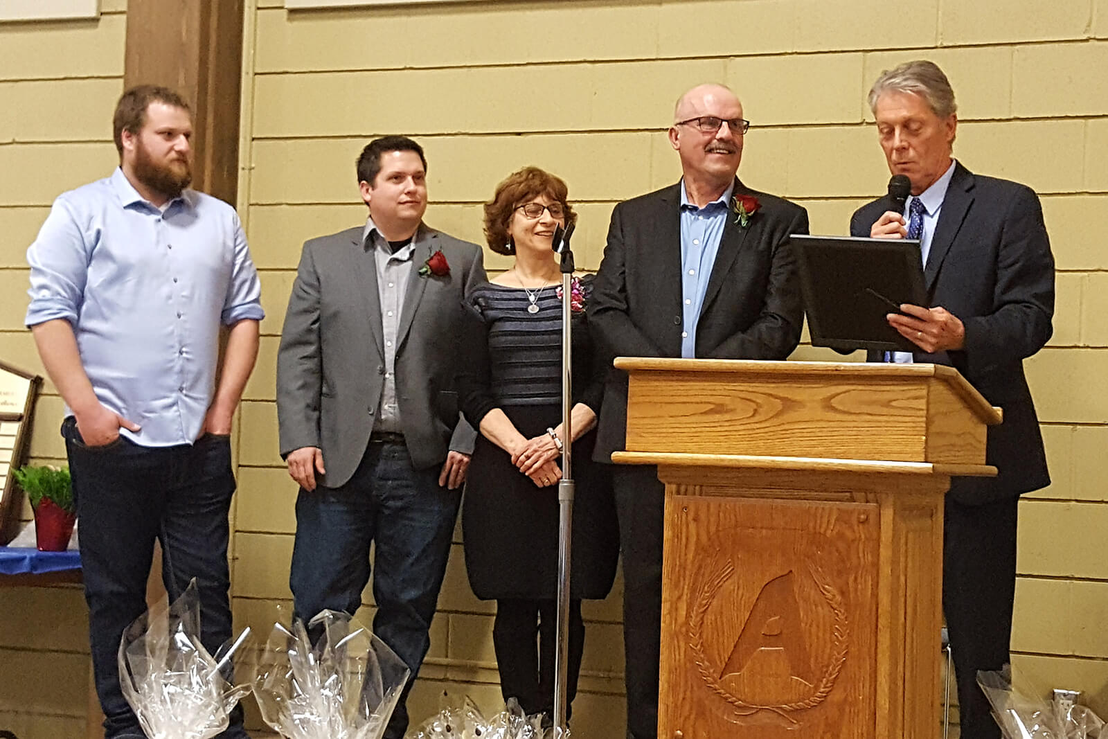 Jeff, Nick, Ans and Jan Winkelmolen accepting their award.