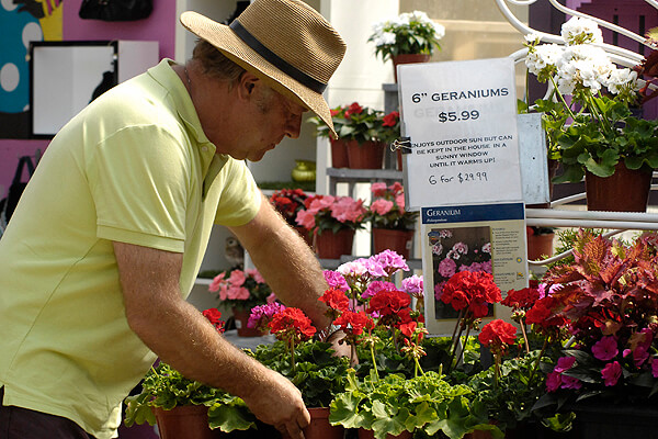 Garden retailer awards open July 1