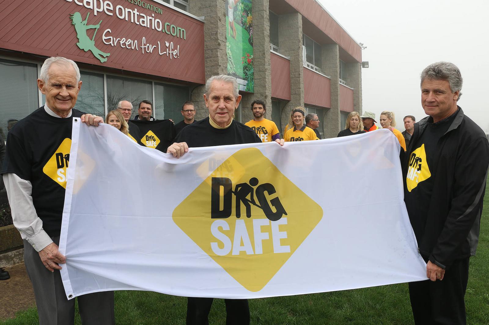 Milton Mayor Gord Krantz (centre), prepares to raise the Dig Safe flag with ORCGA President and CEO, Douglas Lapp (right), and Terry Murphy.