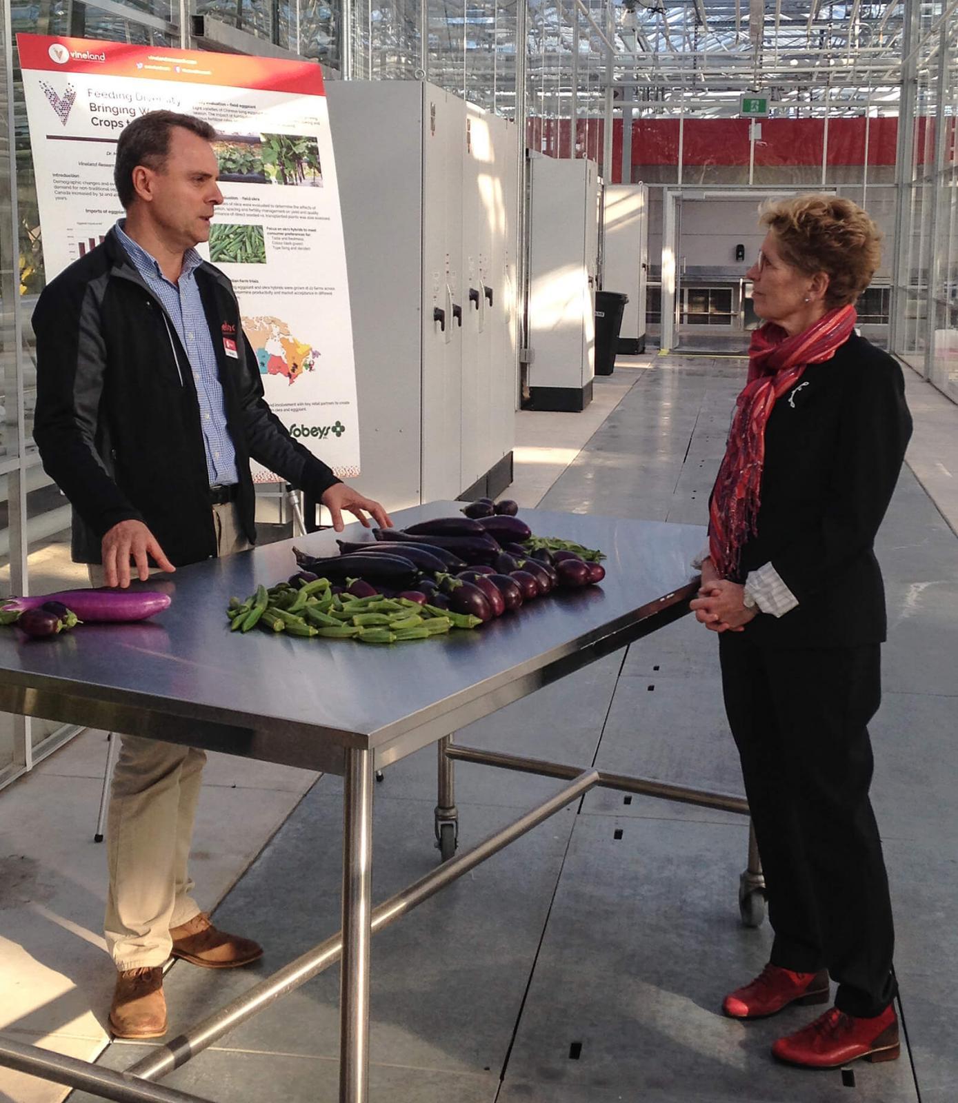 Dr. Viliam Zvalo discusses world crops research with Ontario Premier Kathleen Wynne.