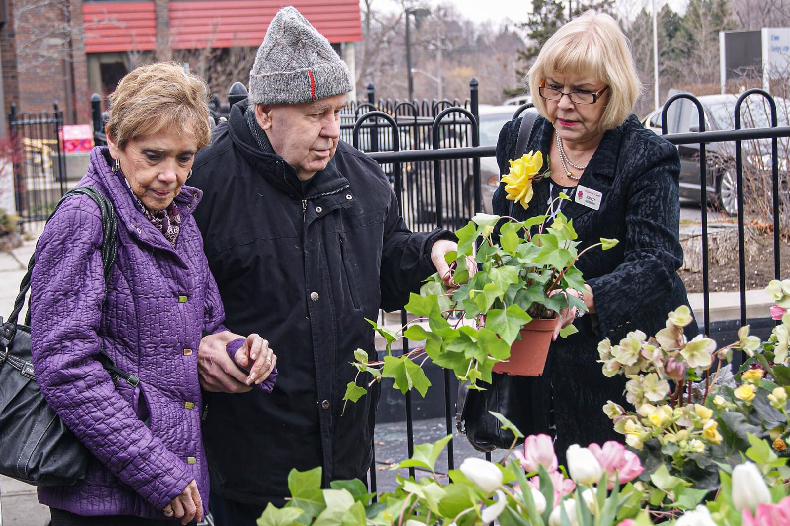 Canada Blooms donates flowers to long-term care homes
