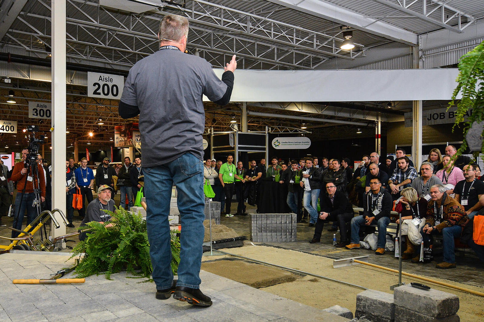 A new feature at Congress 2016, HardscapeLIVE, drew large crowds to an area of the show floor.