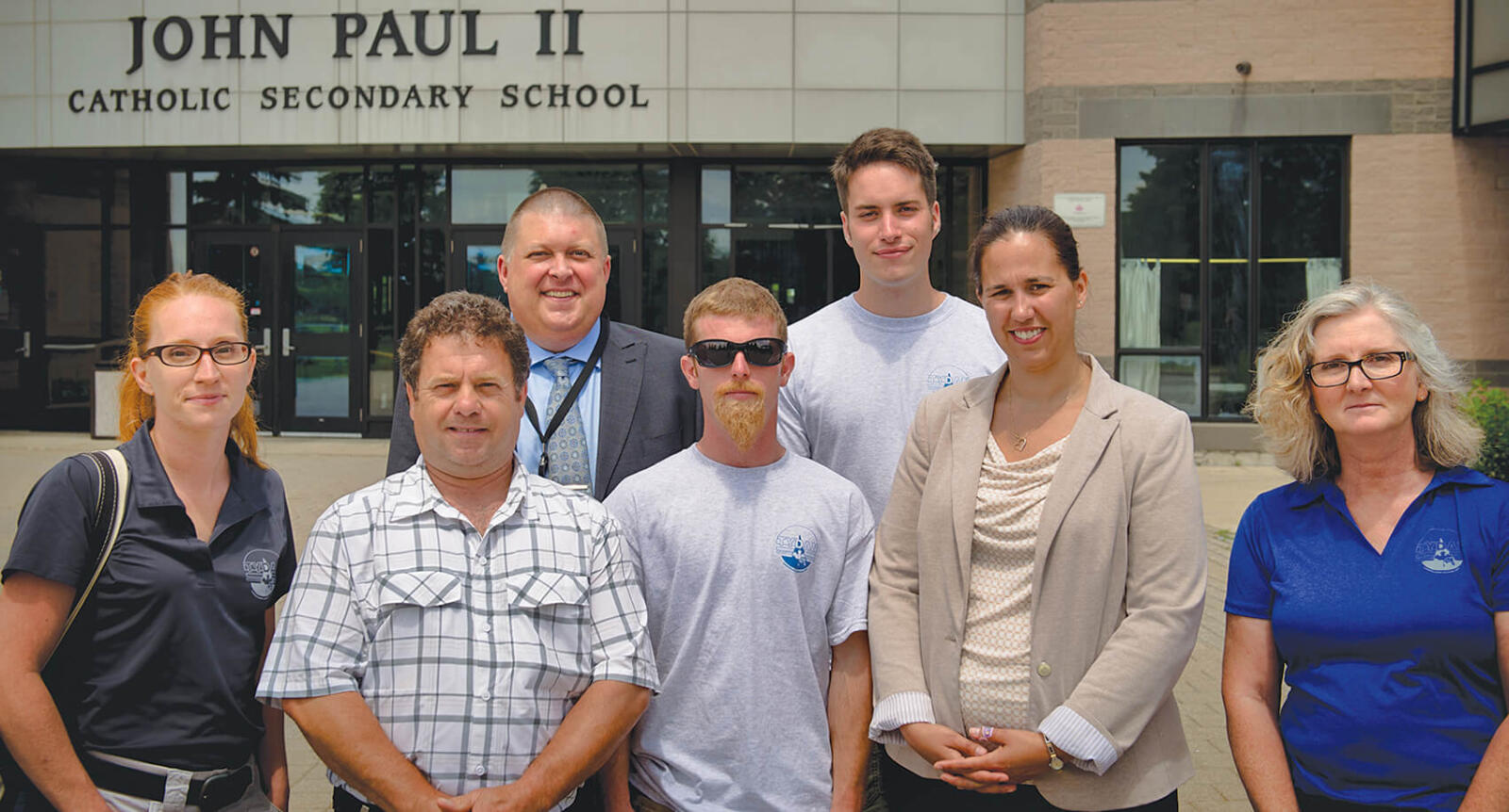 LO members and students create garden 