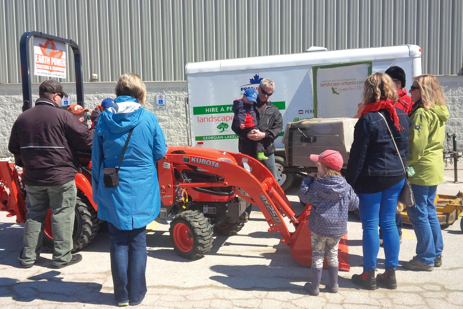 The Georgian Lakelands Chapter stepped up to help one of the local food banks. Volunteer members also had a great opportunity to connect with the community, creating great exposure for themselves and Landscape Ontario.