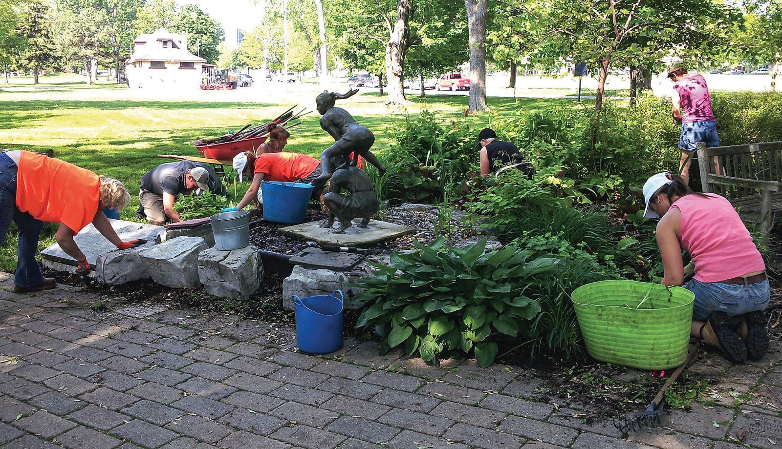 Upper Canada Chapter members donated their expertise and material to beautify the gardens at Hospice Kingston.