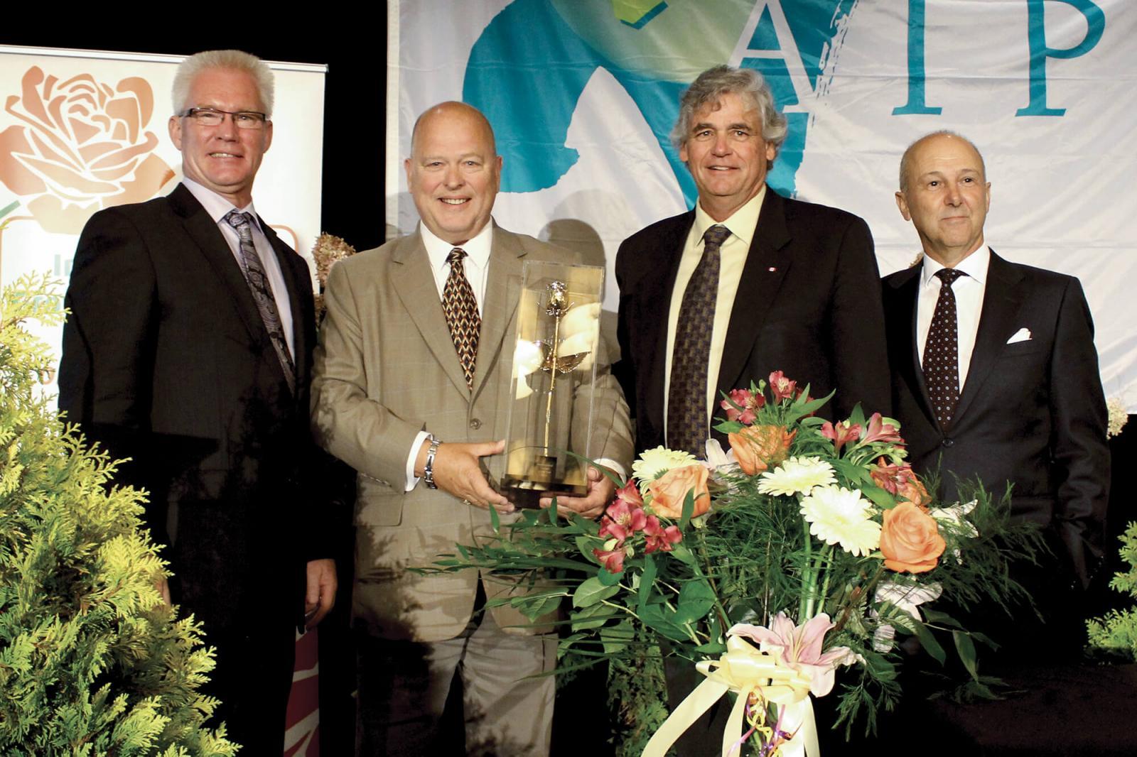 For the second consecutive year, Sheridan Nurseries received the AIPH world grower of the year award. In photo, from left, Vic Krahn, president of AIPH, Karl and Bill Stensson accepting the award on behalf of Sheridan and LO president Phil Charal.