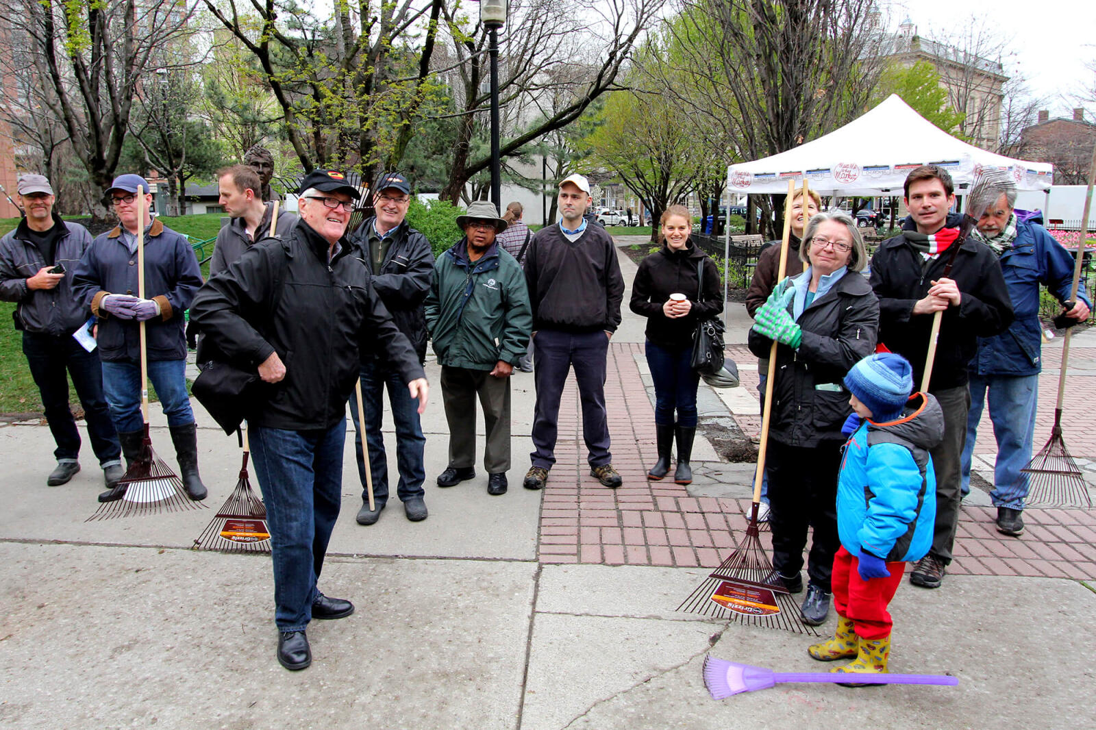 Both LO’s professional members and residents from the St. James Park neighbourhood volunteered to perform some spring clean-up duties in the refurbished park.