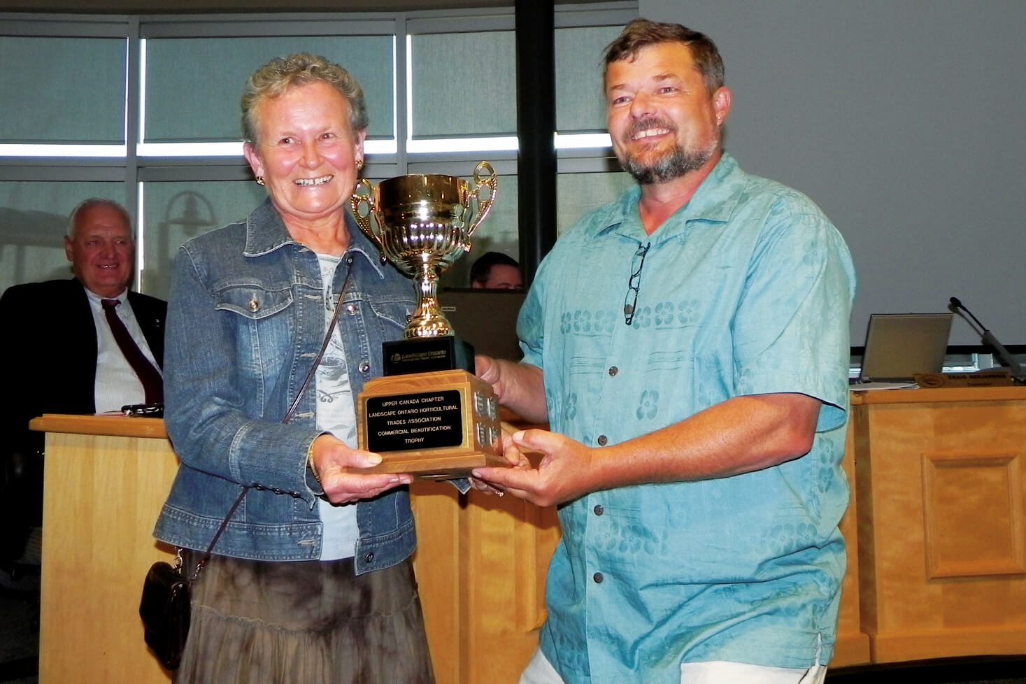 Donna Webb receives the Upper Canada chapter’s trophy for Commercial Beautification from Dan Clost, president of the Upper Canada Chapter.